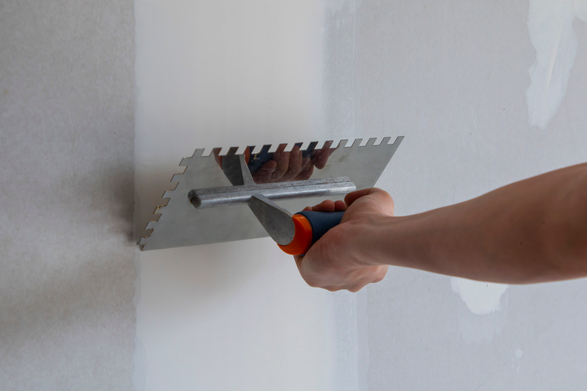 Plasterboard skimming and stopping